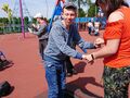 Plac zabaw na Błoniach w Krotoszynie Chłopiec asekurowany przez opiekuna za ręce skacze na mini trampolinieJPG