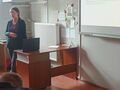 7. Nauczyciel prezentujący informacje na temat zagrożeń płynących z korzystania z Internetu 