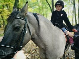 Marta wzmacnia napięcie mięśniowe w centrum podczas jazdy na koniu